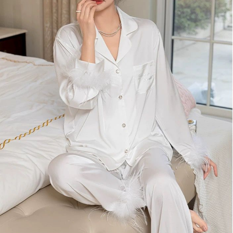 Lumière Set – Beyaz Saten Tüylü Sabahlık Takımı