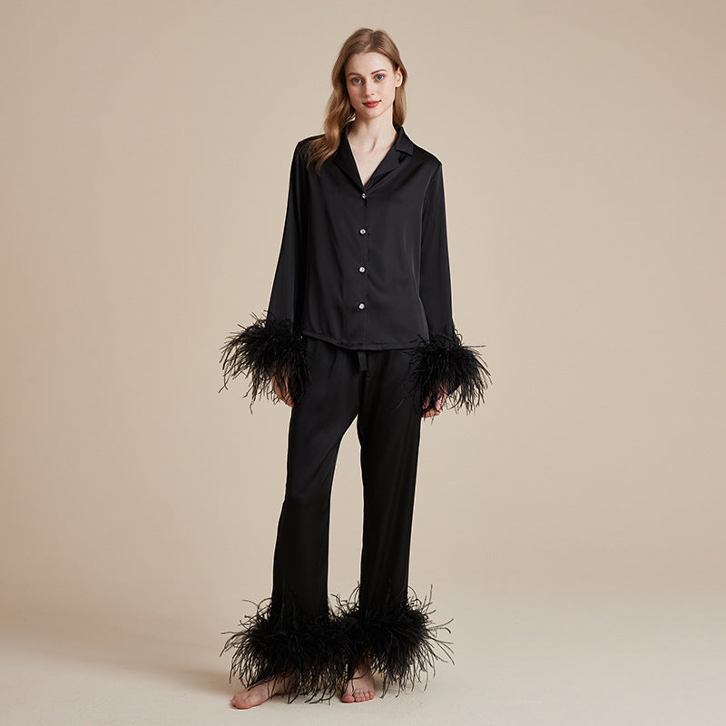 Feather Allure – Siyah İpeksi Tüylü Kadın Pijama Takımı