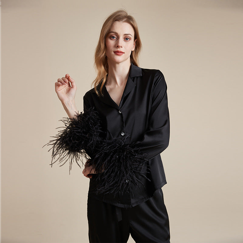 Feather Allure – Siyah İpeksi Tüylü Kadın Pijama Takımı