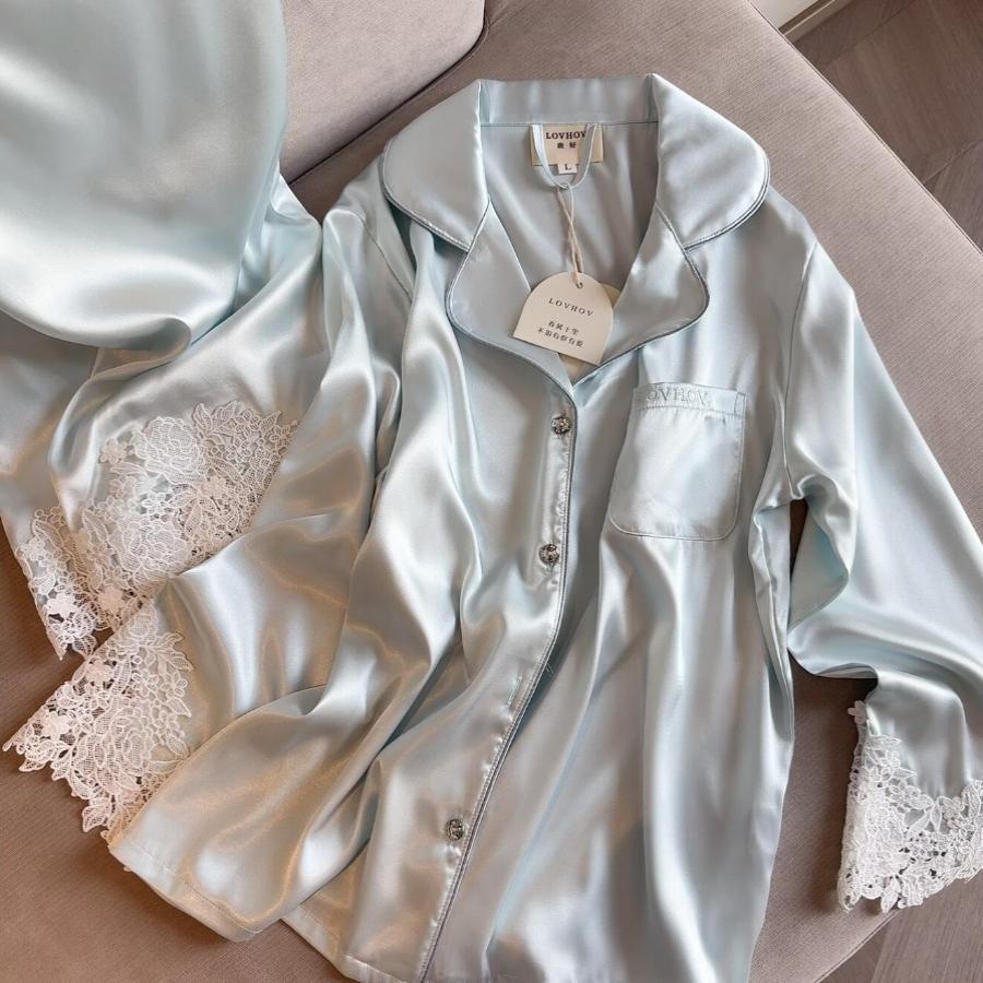 Aqua Whisper – İpeksi Dokulu Kadın Pijama Takımı