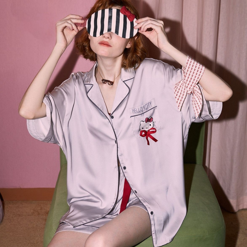 Bonjour Kitty – Saten Şortlu Kadın Pijama Takımı