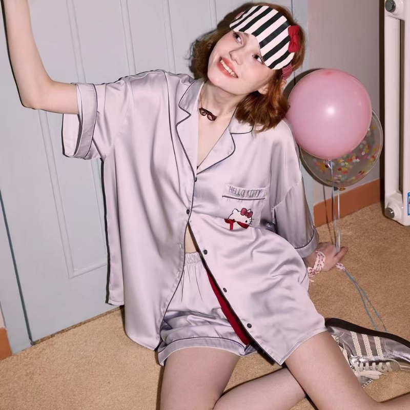Bonjour Kitty – Saten Şortlu Kadın Pijama Takımı
