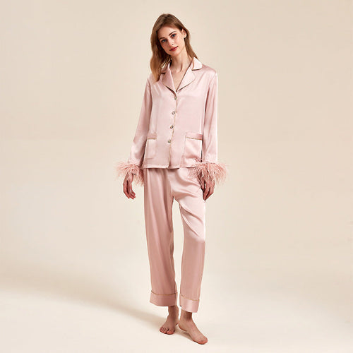 Feather Allure Elegancia Rosa Set de Batín de Satén de Lujo