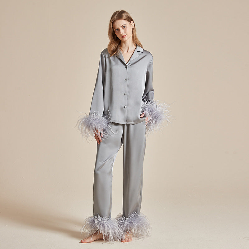 Feather Allure – İpeksi Tüylü Kadın Pijama Takımı