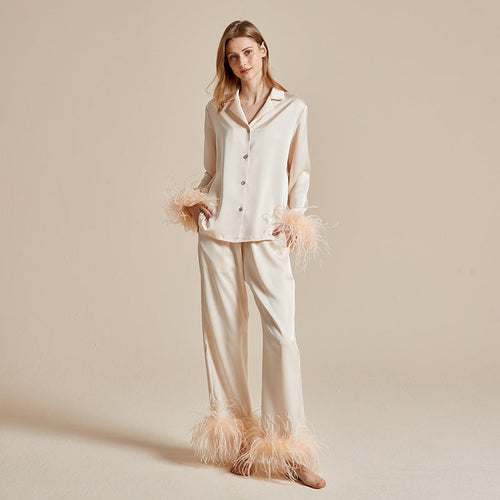Conjunto de bata de satén de lujo con detalles de plumas Feather Allure Champaña