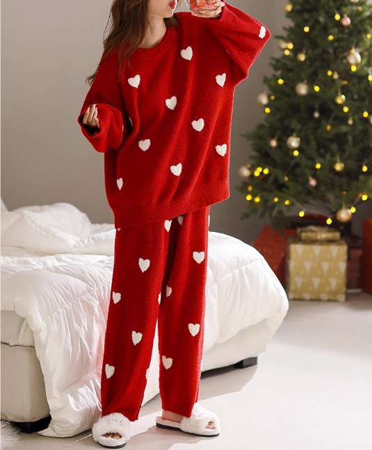 Kırmızı Kalp Desenli Yumuşak Polar Pijama Takımı