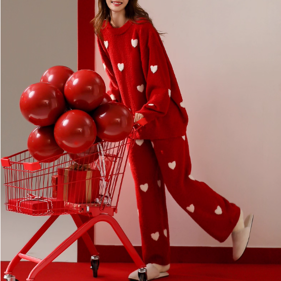 Kırmızı Kalp Desenli Yumuşak Polar Pijama Takımı