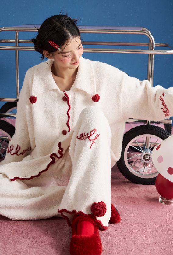 Krem Ponpon Detaylı Lüks Polar Pijama Takımı