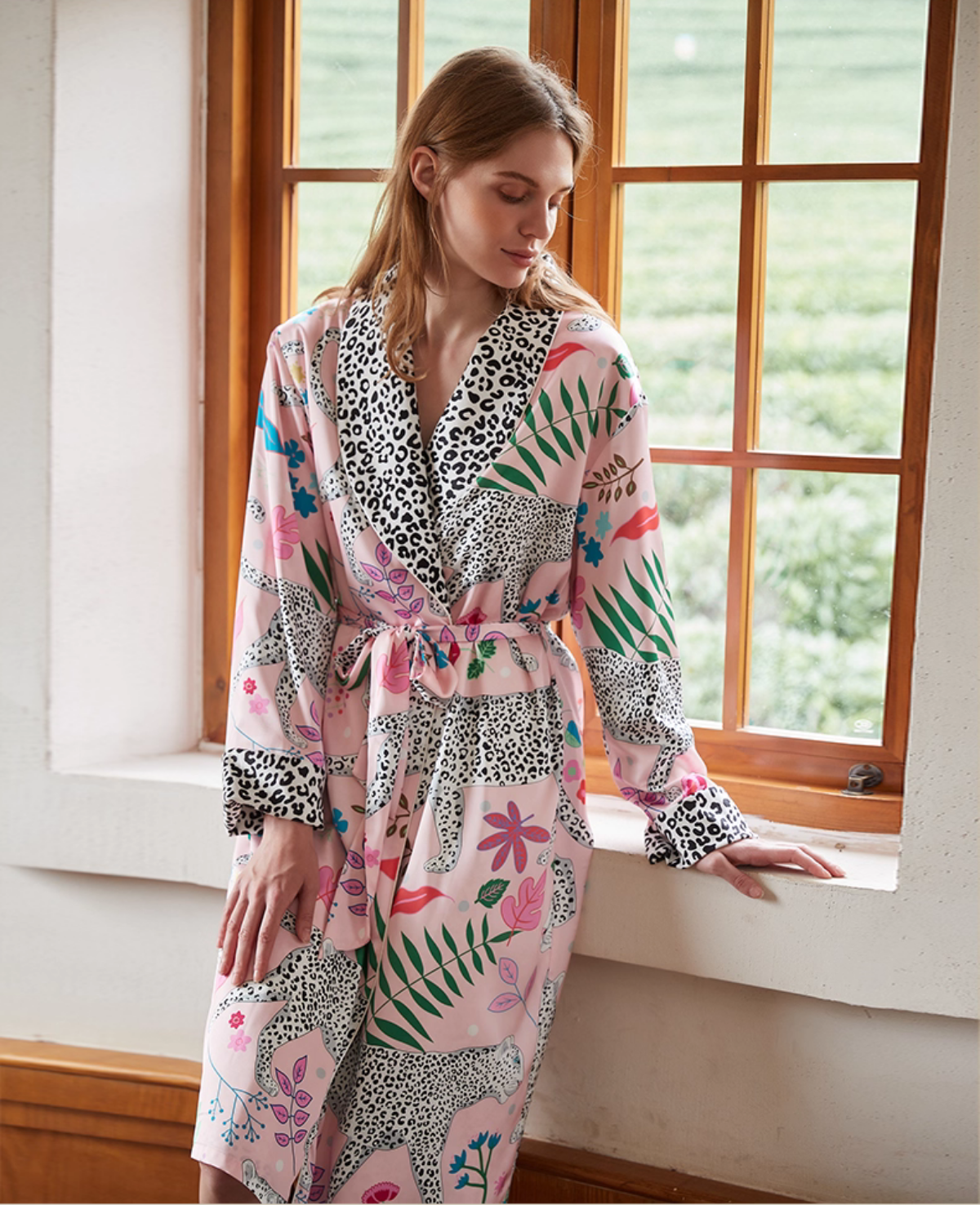 Kar Leoparı Desenli Premium Saten Sabahlık