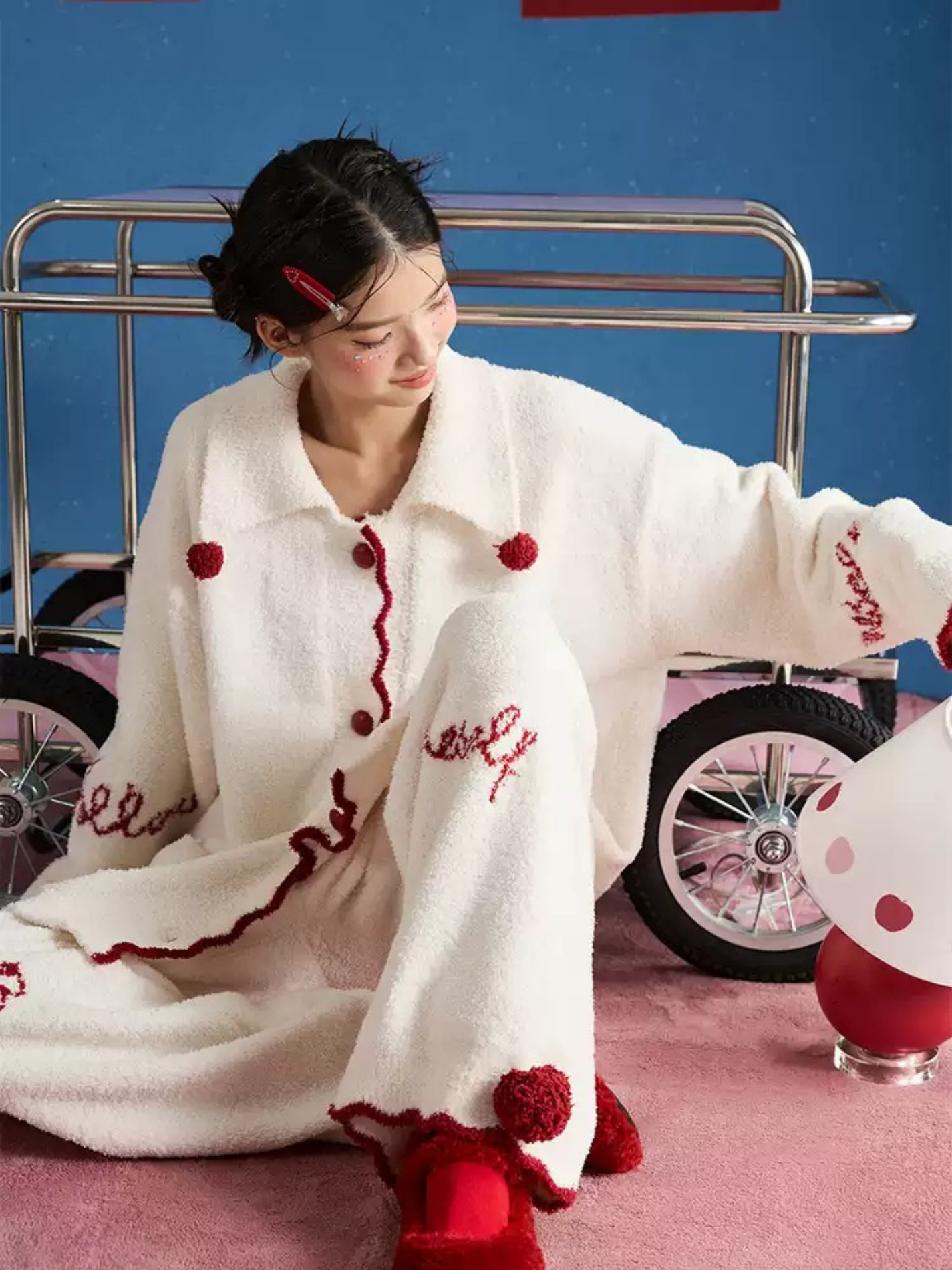 Krem Ponpon Detaylı Lüks Polar Pijama Takımı