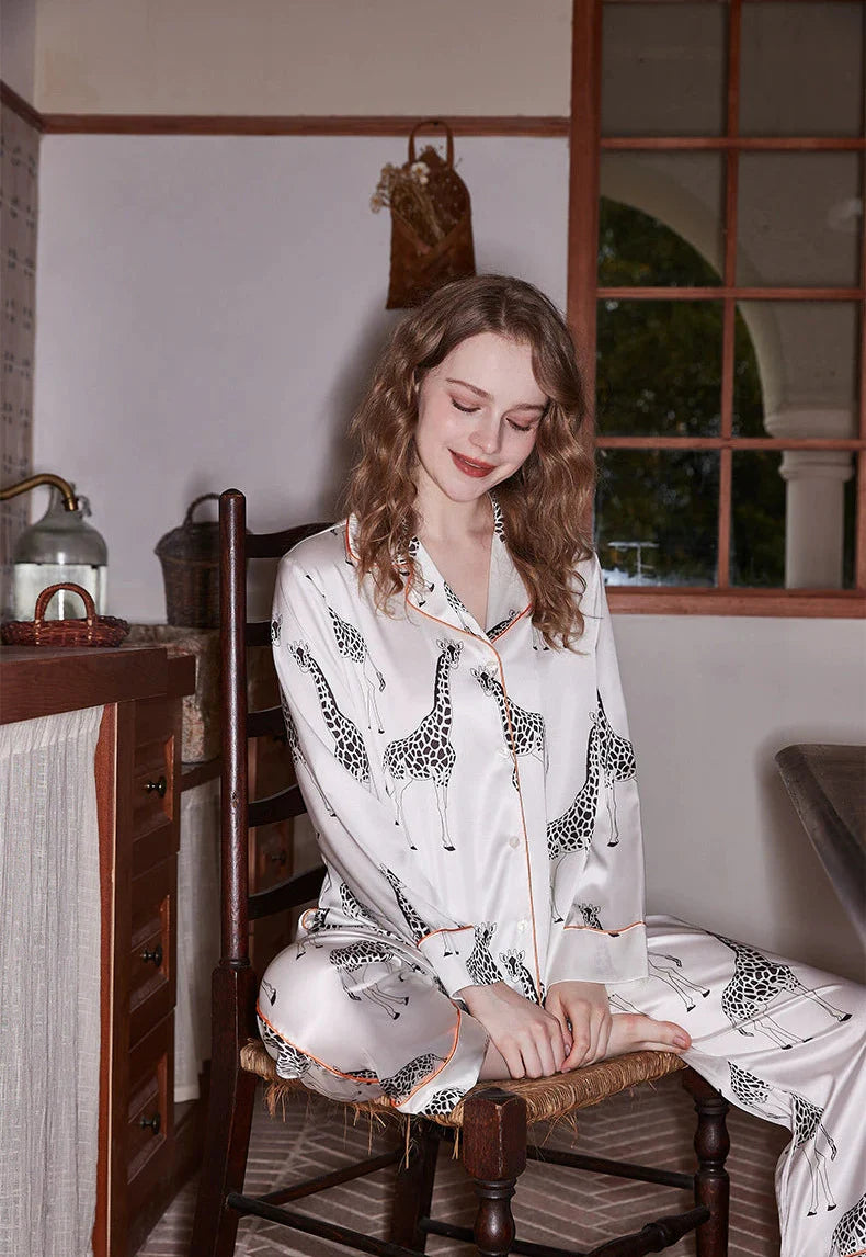 Beyaz Zürafa Tasarım Lüks Saten Pijama Takımı