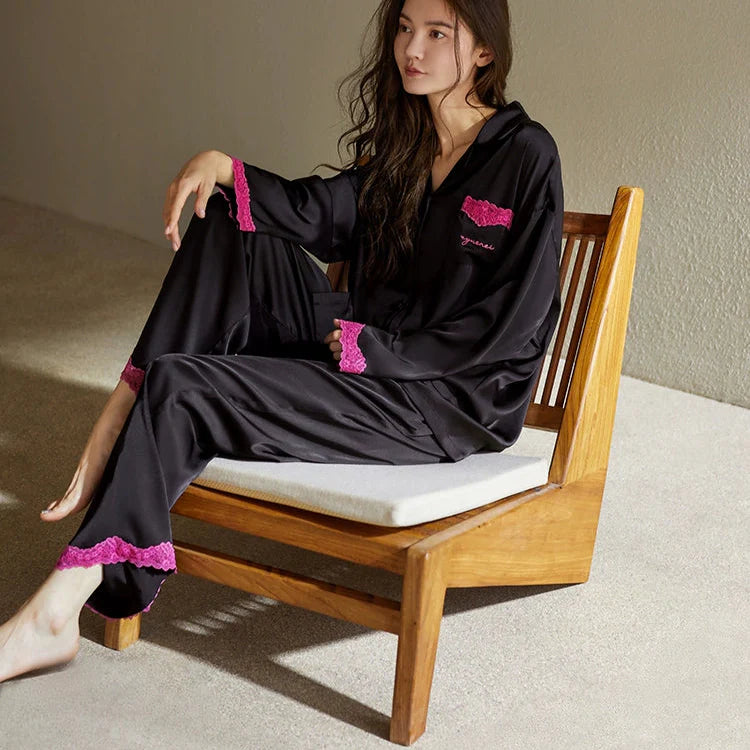 Siyah Dantel Detaylı Zarif İpeksi Pijama Takımı