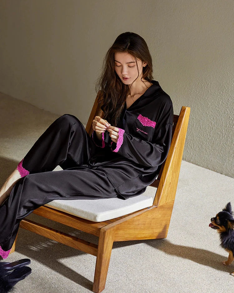 Siyah Dantel Detaylı Zarif İpeksi Pijama Takımı