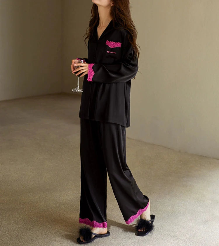 Siyah Dantel Detaylı Zarif İpeksi Pijama Takımı