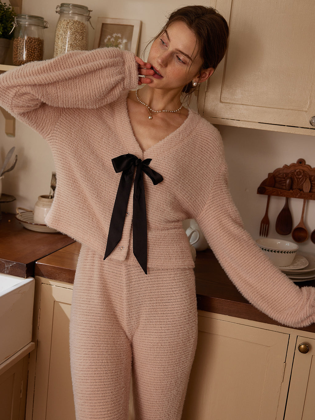 Pembe Fransız Stil Fiyonk Detaylı Polar Pijama Takımı