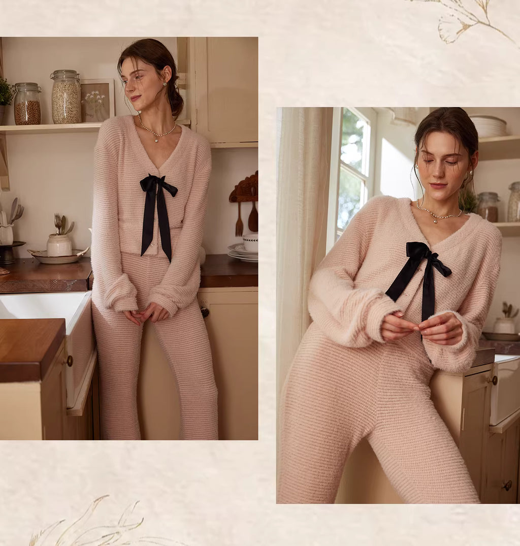 Pembe Fransız Stil Fiyonk Detaylı Polar Pijama Takımı