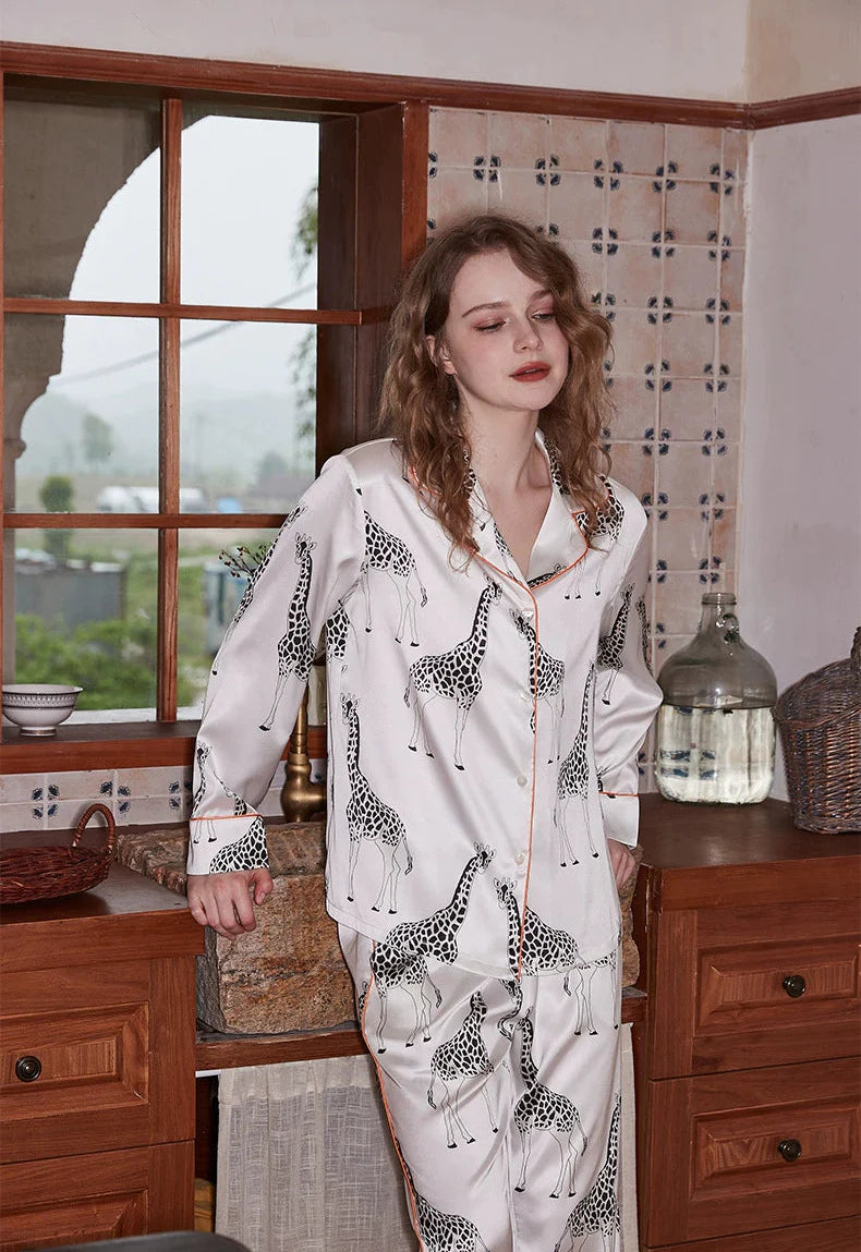 Beyaz Zürafa Tasarım Lüks Saten Pijama Takımı