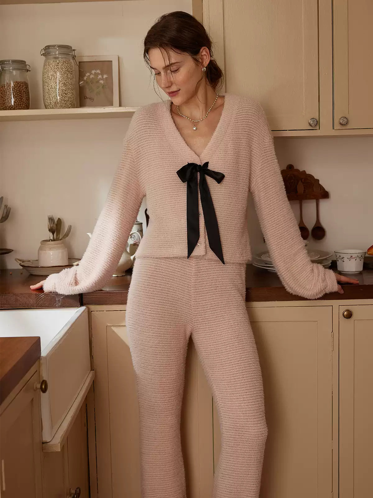 Pembe Fransız Stil Fiyonk Detaylı Polar Pijama Takımı