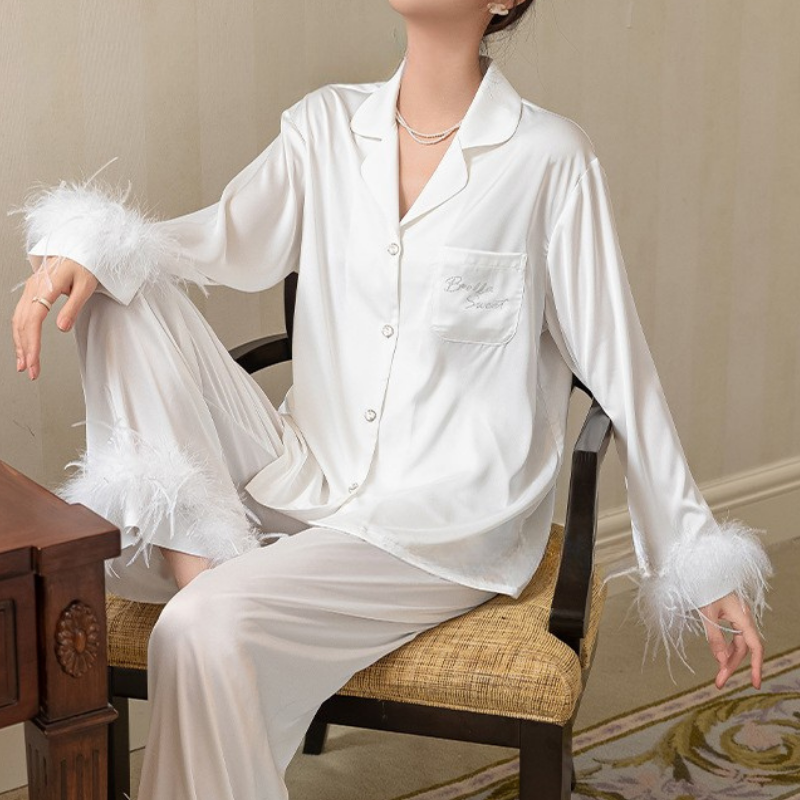 Lumière Set – Beyaz Saten Tüylü Sabahlık Takımı