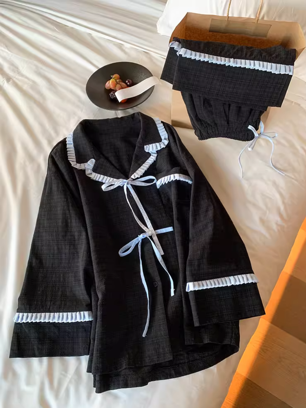 Pijama de encaje con lazo marrón