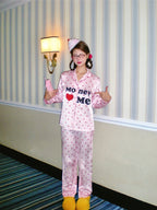Conjunto de pijama de satén rosa con lunares de MoneyLoveMe
