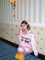 Conjunto de pijama de satén rosa con lunares de MoneyLoveMe