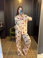 Pijama de satén bordado con lunares