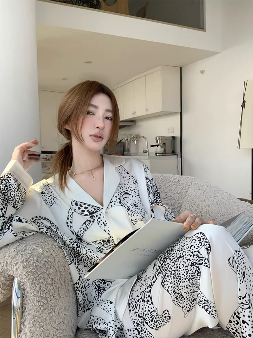 Conjunto de pijama de satén de lujo con estampado de leopardo