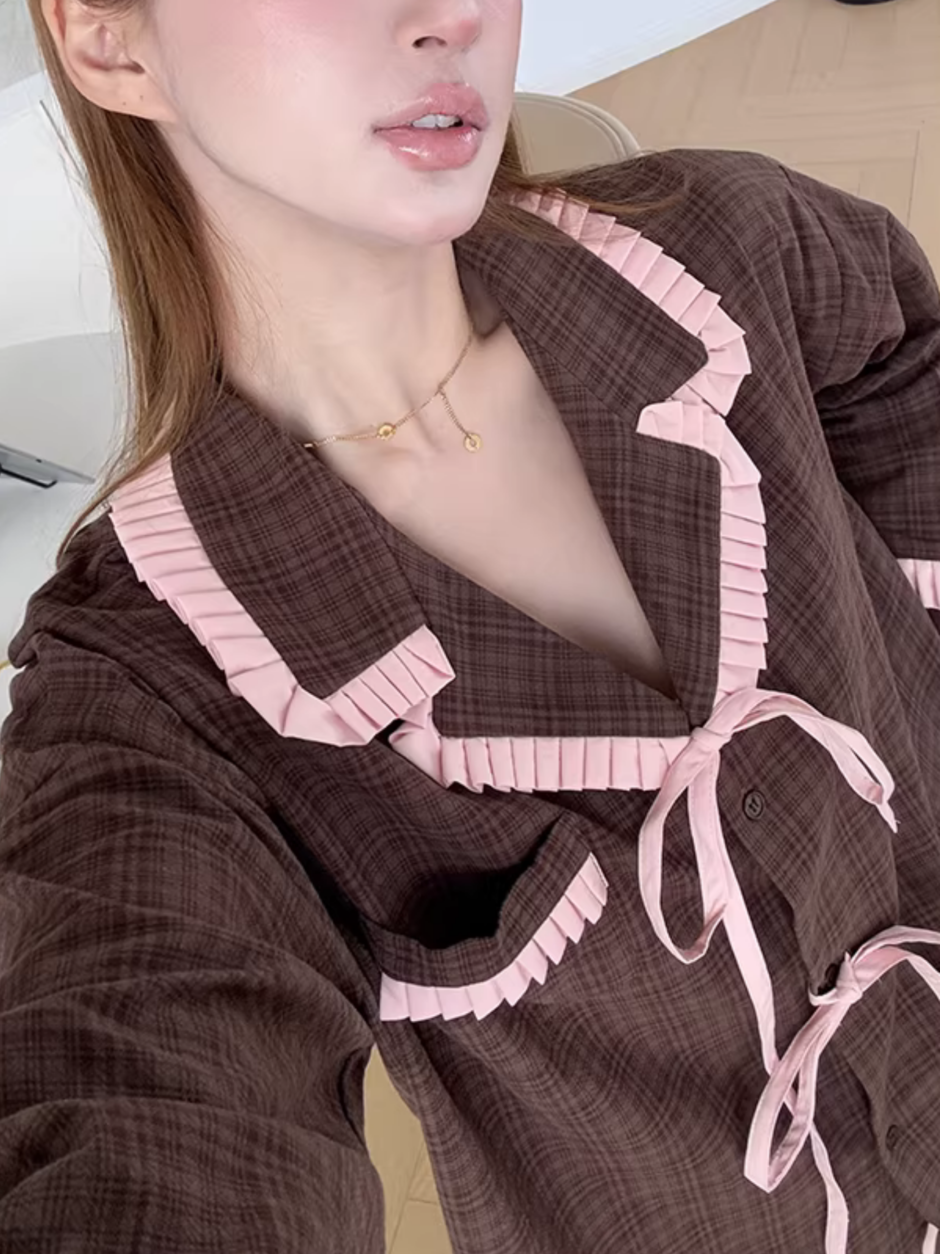 Pijama de encaje con lazo marrón
