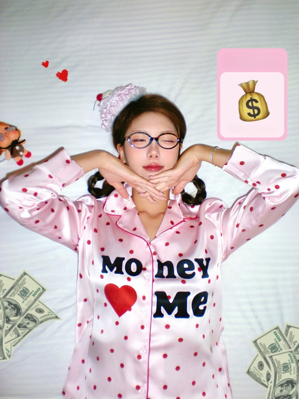 Conjunto de pijama de satén rosa con lunares de MoneyLoveMe