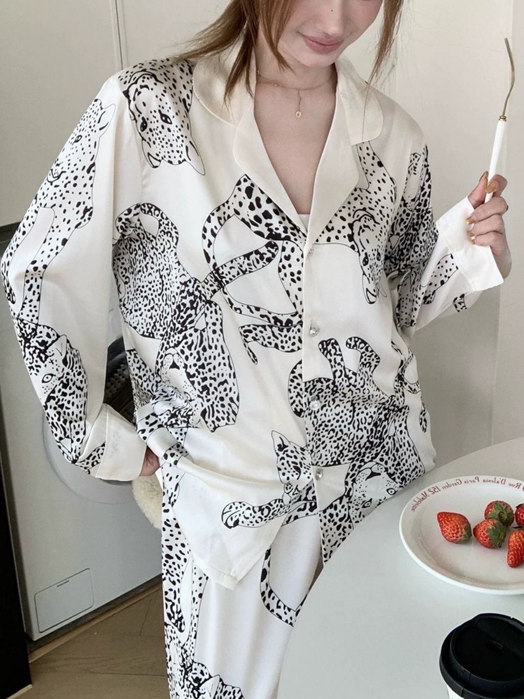 Conjunto de pijama de satén de lujo con estampado de leopardo